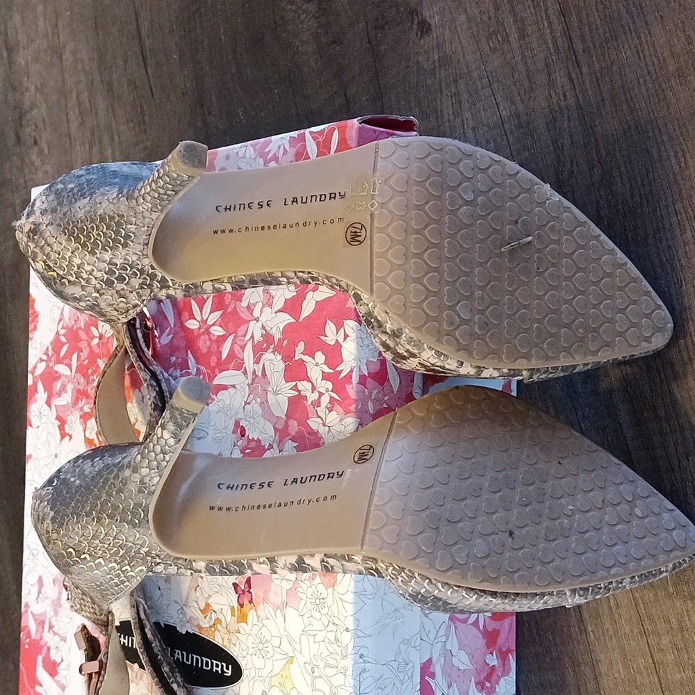 Heels - Picture 2 of 3